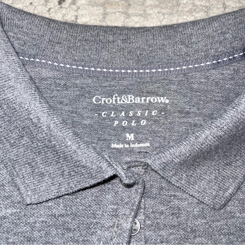 lightly worn top - Picture 3 of 3